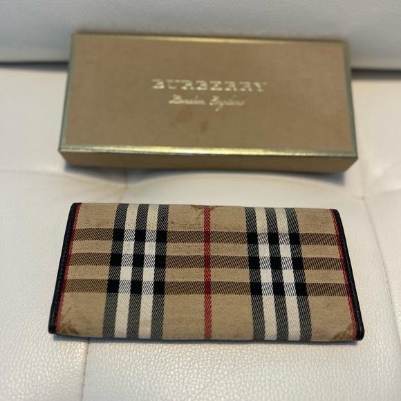 BURBERRY Authentic!! - Picture 3 of 9